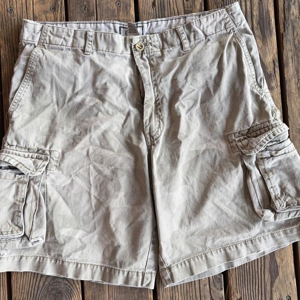 Izod Men's Tan and Cream Shorts
